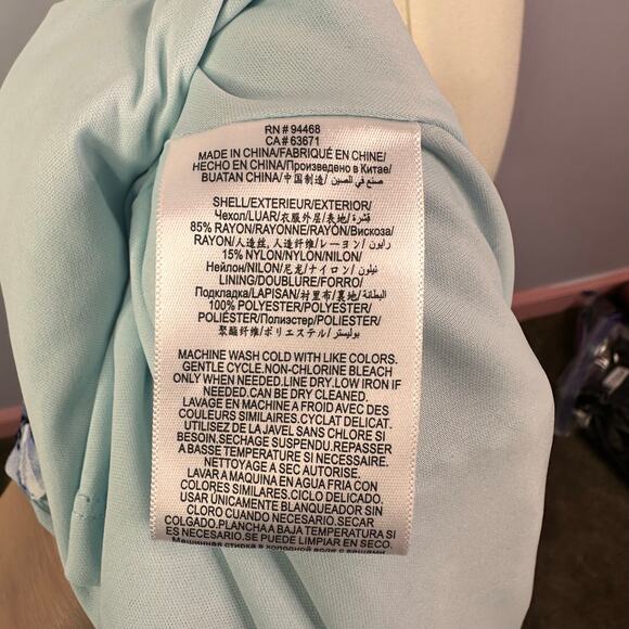 Bcbg blue floral Wrapped Knee-Length Dress size 10 - Picture 7 of 7